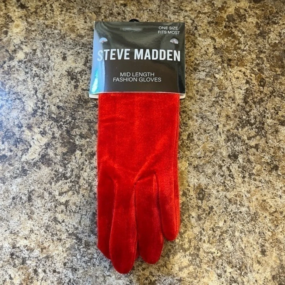 NWT Steve Madden Mid Length Fashion Gloves Red